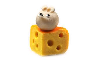 Myška na sýru - marcipánová figurka na dort - Frischmann