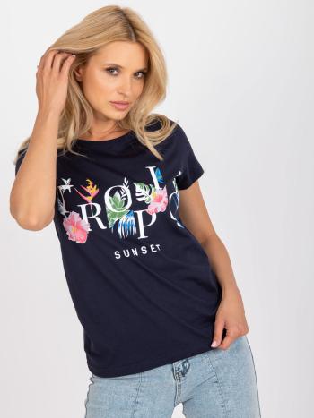 TMAVĚ MODRÉ TRIČKO S POTISKEM A NÁPISEM "TROPIC SUNSET" -BR-TS-8137-NAVY Velikost: M