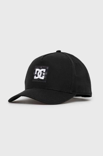 Bavlněná čepice DC černá barva, s aplikací