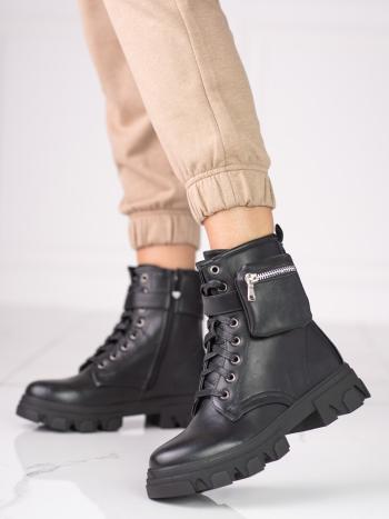 Jedinečné  kotníčkové boty dámské černé na plochém podpatku
