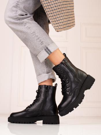 Designové dámské  kotníčkové boty černé na plochém podpatku