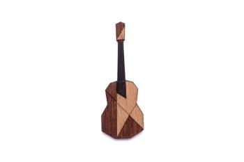 Dřevěná brož Guitar Brooch s praktickým zapínáním a možností výměny či vrácení do 30 dnů zdarma