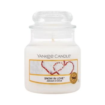Yankee Candle Snow In Love 104 g vonná svíčka unisex