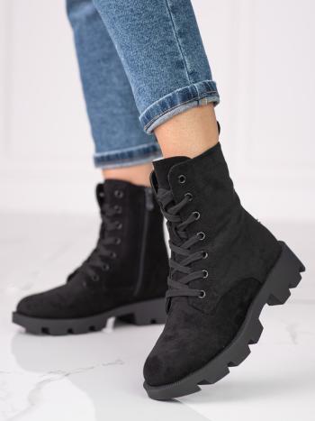 Zajímavé černé dámské  kotníčkové boty na plochém podpatku