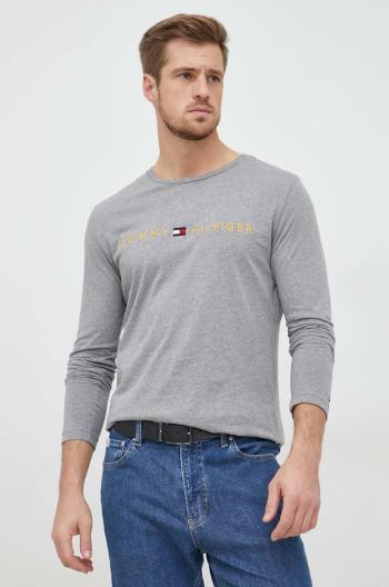 Bavlněné tričko s dlouhým rukávem Tommy Hilfiger šedá barva, s aplikací