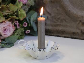 Bílý antik svícen na úzkou svíčku Flower - Ø 10*4cm 64010301 (64103-01)
