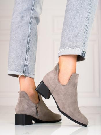 Jedinečné šedo-stříbrné  kotníčkové boty dámské na širokém podpatku