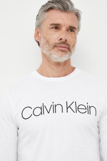 Bavlněné tričko s dlouhým rukávem Calvin Klein bílá barva, s potiskem