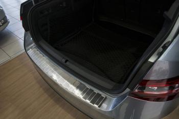 Ochranná lišta hrany kufru Škoda Superb III. 2015- (sedan, matná, II. jakost)