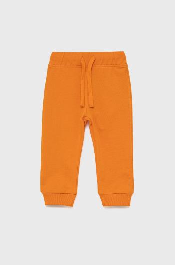 Dětské bavlněné kalhoty United Colors of Benetton oranžová barva, s potiskem