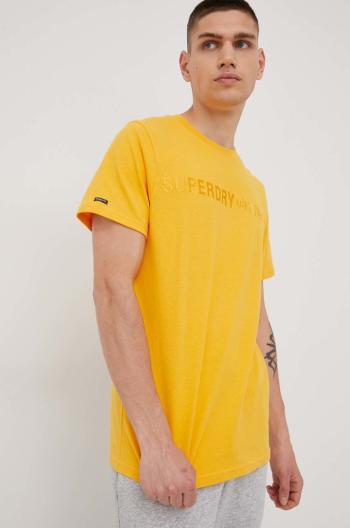 Bavlněné tričko Superdry žlutá barva, s aplikací
