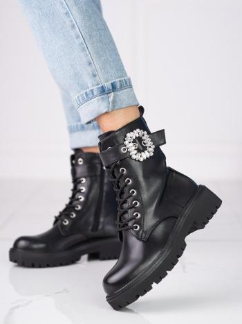 Módní dámské černé  kotníčkové boty na plochém podpatku