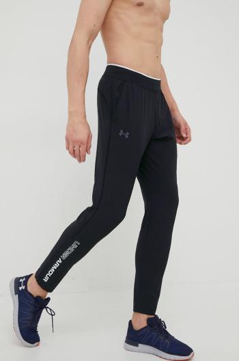 Běžecké kalhoty Under Armour 1365622 černá barva