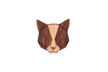 Dřevěná brož Red Cat Brooch s praktickým zapínáním a možností výměny či vrácení do 30 dnů zdarma