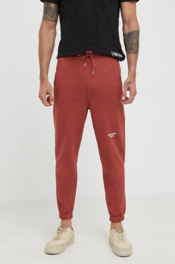 Bavlněné tepláky Calvin Klein Jeans červená barva, s potiskem