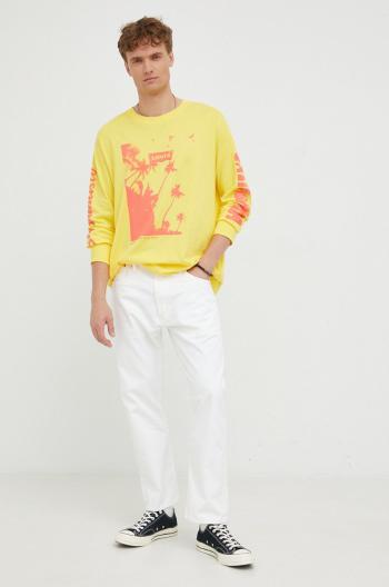 Bavlněné tričko s dlouhým rukávem Levi's žlutá barva, s potiskem