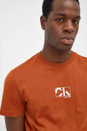 Bavlněné tričko Calvin Klein hnědá barva, s potiskem