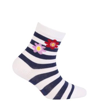 Vzorované dívčí ponožky WOLA KYTIČKY bílé Velikost: 18-20