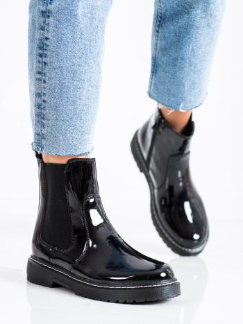Praktické černé  kotníčkové boty dámské bez podpatku