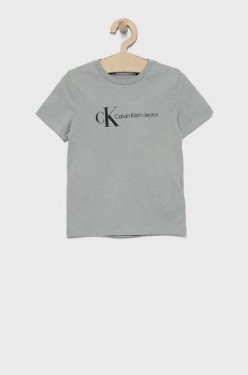 Dětské bavlněné tričko Calvin Klein Jeans šedá barva, s potiskem