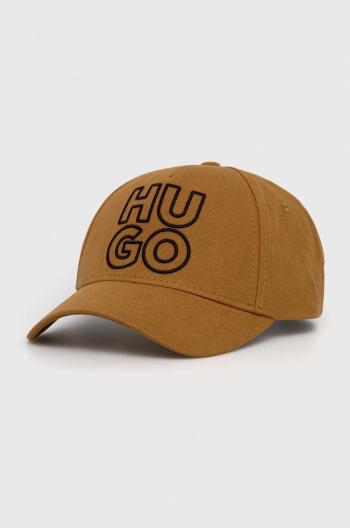 Bavlněná baseballová čepice HUGO hnědá barva, s aplikací