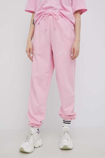 Kalhoty adidas Originals HM4873 dámské, růžová barva, s potiskem