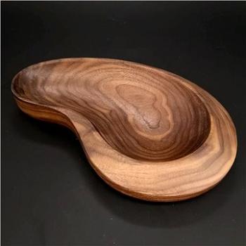 AMADEA Dřevěná miska ve tvaru ledviny, masivní dřevo americký ořech, 26x16,5x4,5 cm (25981-00)