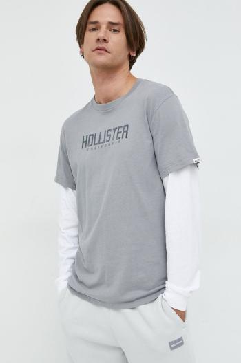 Bavlněné tričko s dlouhým rukávem Hollister Co. šedá barva, s potiskem