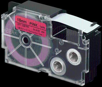 Casio XR-18FPK , 18mm x 8m, černý tisk / signální růžový podklad, kompatibilní páska