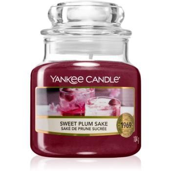 Yankee Candle Sweet Plum Sake vonná svíčka 104 g