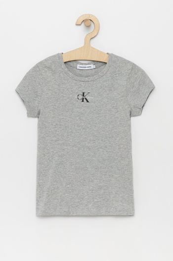 Dětské bavlněné tričko Calvin Klein Jeans šedá barva