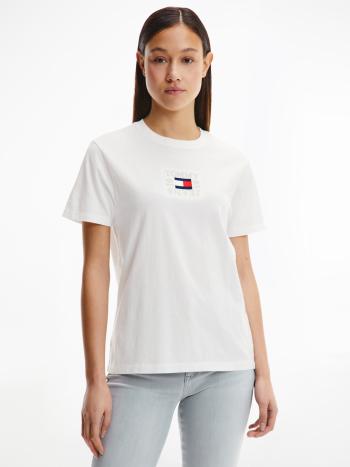 Tommy Jeans dámské bílé triko TIMELESS BOX - M (YBL)