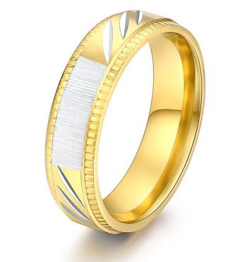 Ziskoun Prsten z rytím z chirurgické oceli Strips ve zlatém provedení SR000108 Velikost: 9