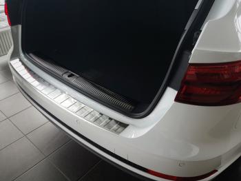Ochranná lišta hrany kufru Audi A4 2016- (combi, matná)