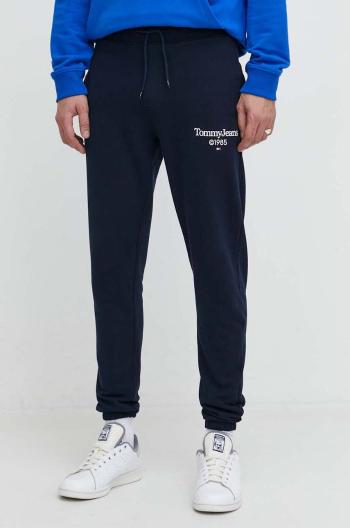 Bavlněné tepláky Tommy Jeans tmavomodrá barva, s potiskem, DM0DM18935