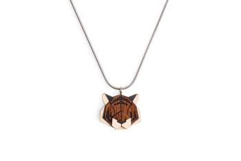 Dřevěný přívěsek BeWooden Tiger Pendant na krk s řetízkem zdarma