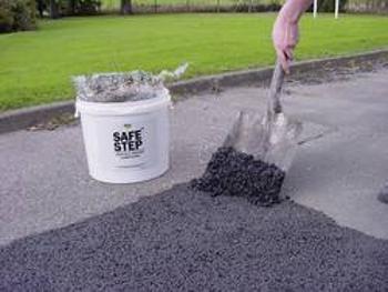 Rocol SAFE STEP Asphalt Repair Compound velmi výkonný kompozitní materiál 42031 25 l