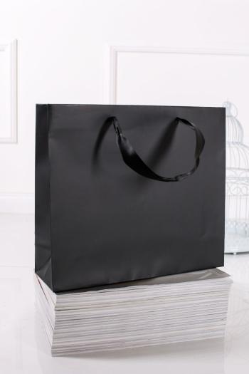 Stredná černá dárková taška 32x10x28 cm