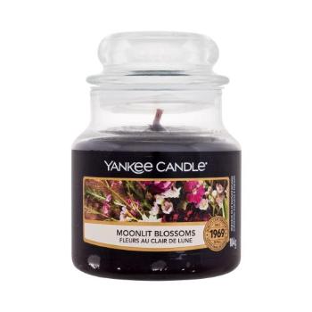 Yankee Candle Moonlit Blossoms 104 g vonná svíčka unisex