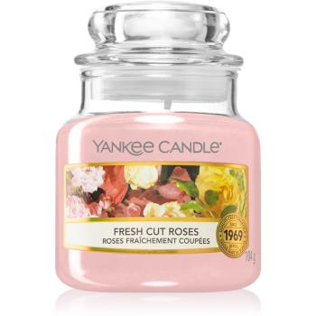 Yankee Candle Fresh Cut Roses vonná svíčka Classic malá 104 g