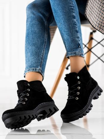 Stylové dámské  kotníčkové boty černé na plochém podpatku