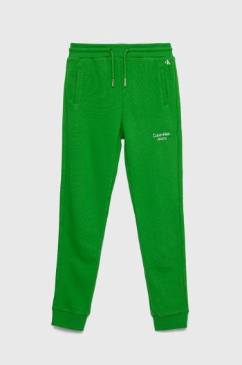 Dětské tepláky Calvin Klein Jeans zelená barva, melanžové
