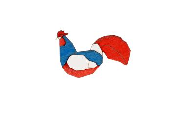 Brož France Rooster Brooch ze dřeva s praktickým zapínáním a možností výměny či vrácení do 30 dnů zdarma.