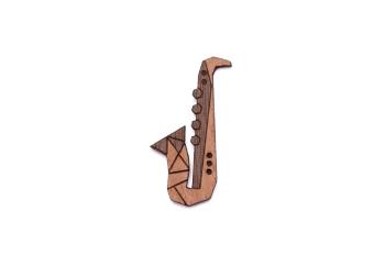 Dřevěná brož Saxophone Brooch s praktickým zapínáním a možností výměny či vrácení do 30 dnů zdarma