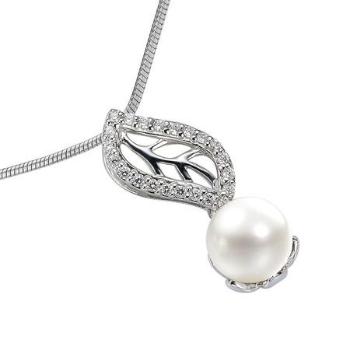 Silvego Stříbrný přívěsek zdobený přírodní perlou a křišťálem FNJP0707-PR