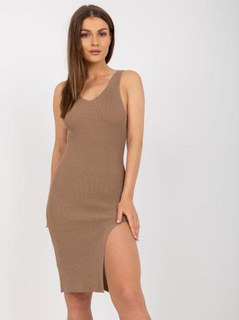 TMAVĚ BÉŽOVÉ ŽEBROVANÉ ŠATY S ROZPARKEM -TW-SK-BI-B001.67P-DARK BEIGE Velikost: ONE SIZE