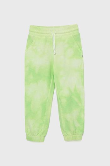 Dětské bavlněné kalhoty United Colors of Benetton zelená barva, vzorované