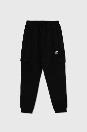 Dětské tepláky adidas Originals FLEECE CARGO P černá barva, hladké, IW3502