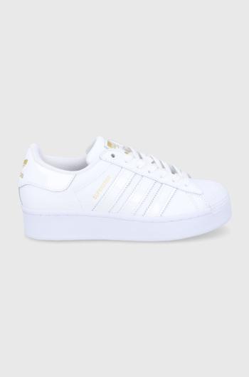 Boty adidas Originals FV3334 bílá barva, na plochém podpatku