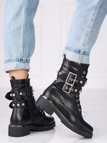 Krásné černé dámské  kotníčkové boty na plochém podpatku